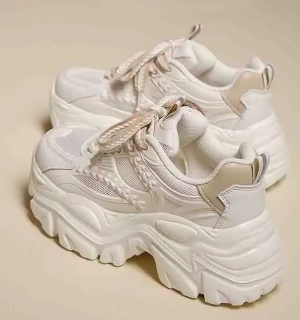 WW | Plateau Sneakers mit Modernem Look