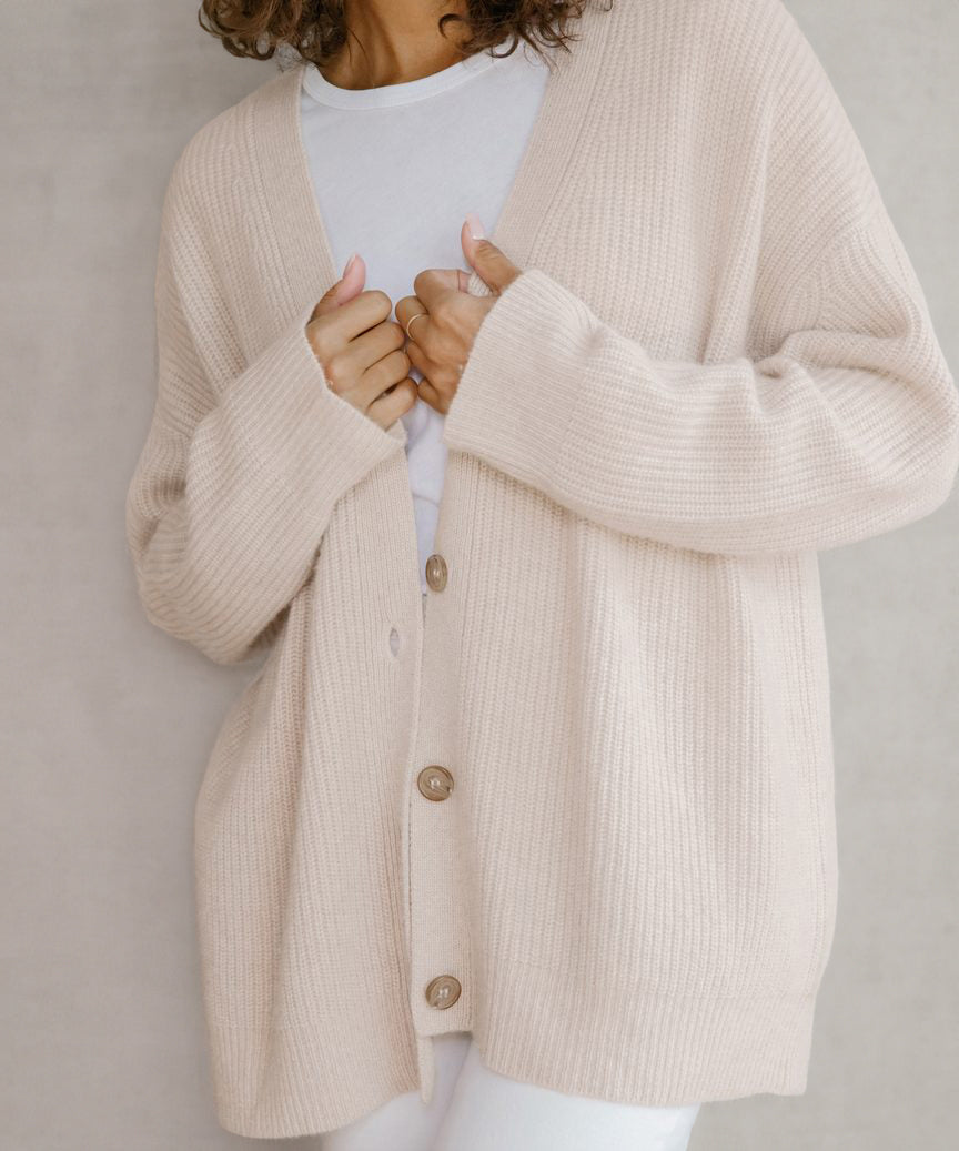 WW Cardigan | Elegante, übergroße weste für Damen mit Knopfverschluss und V-Ausschnitt