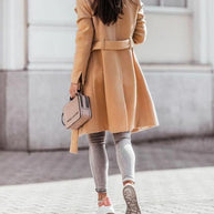 WW Wintertrend: Eleganter Damenmantel mit Gürtel