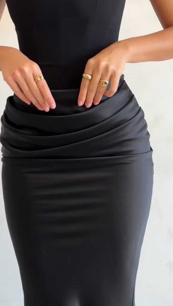 Kleid mit Satinrock | Lasse jeden ein Blick auf dich werfen