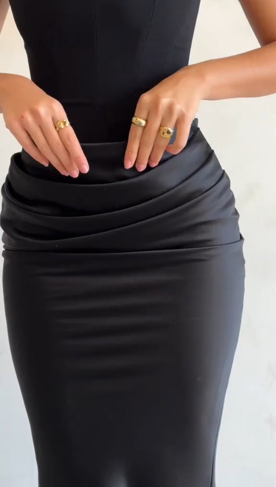 Kleid mit Satinrock | Lasse jeden ein Blick auf dich werfen