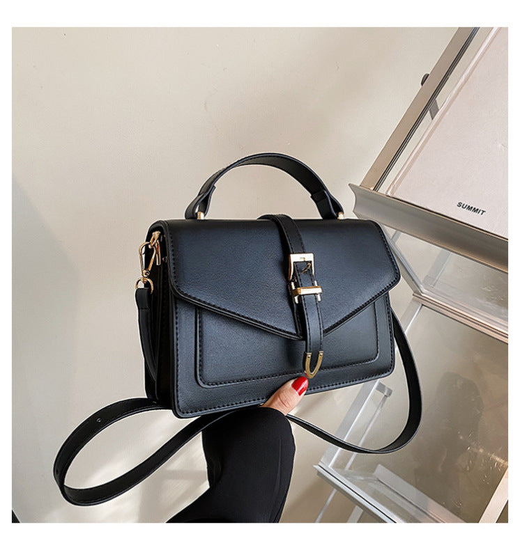 WW | Klassische Schultertasche mit Schnalle