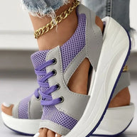 Modische offene Sandalen