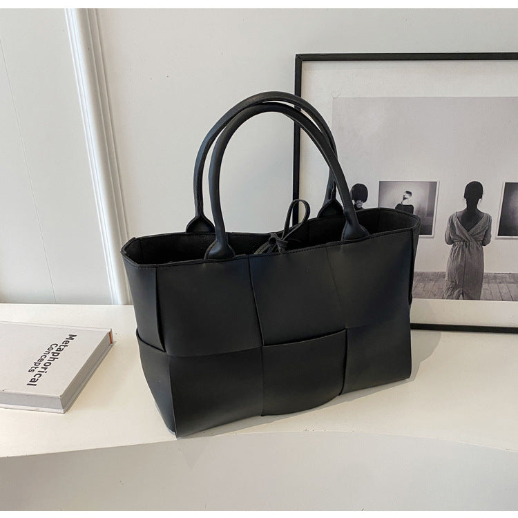 WW | Gewebte Lederhandtasche Mit Modernem Design