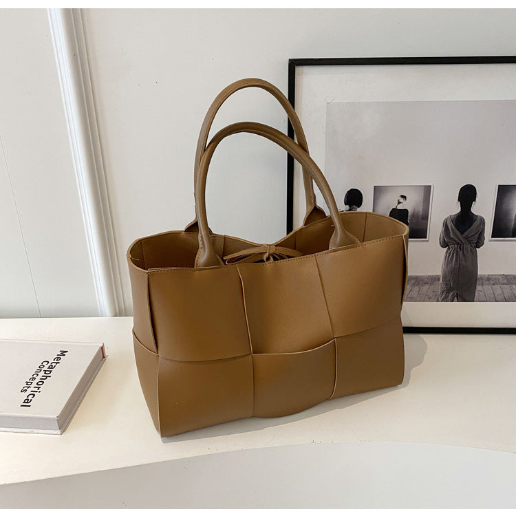 WW | Gewebte Lederhandtasche Mit Modernem Design