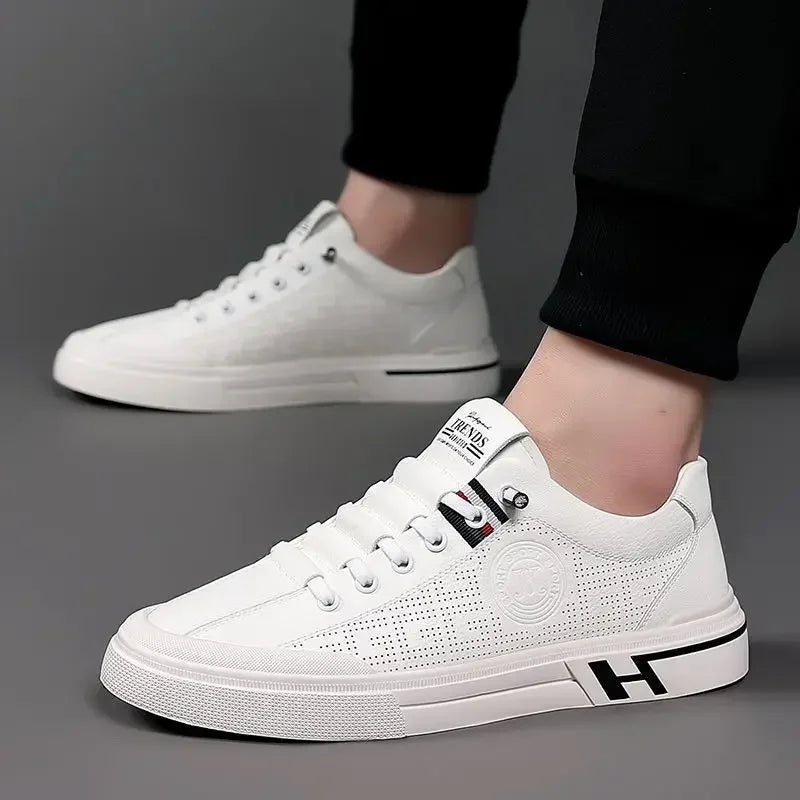 WW | Perforierte Ledersneaker mit Logodetail