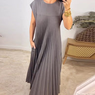 Ärmelloses plissiertes Kleid