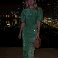 WW - Maxikleid mit Rundhalsausschnitt und Paillettenärmeln
