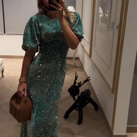 WW - Maxikleid mit Rundhalsausschnitt und Paillettenärmeln