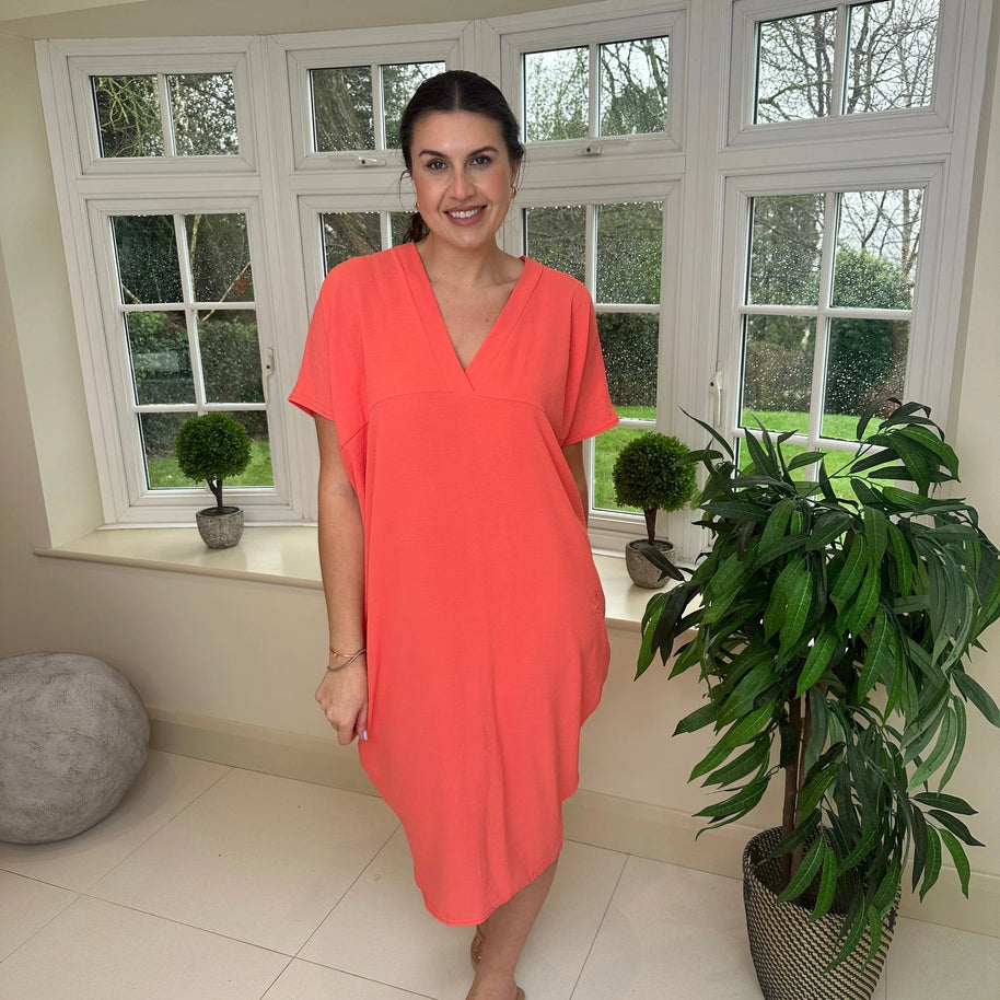 Kleid mit V-Ausschnitt | Unser Bestseller 2024