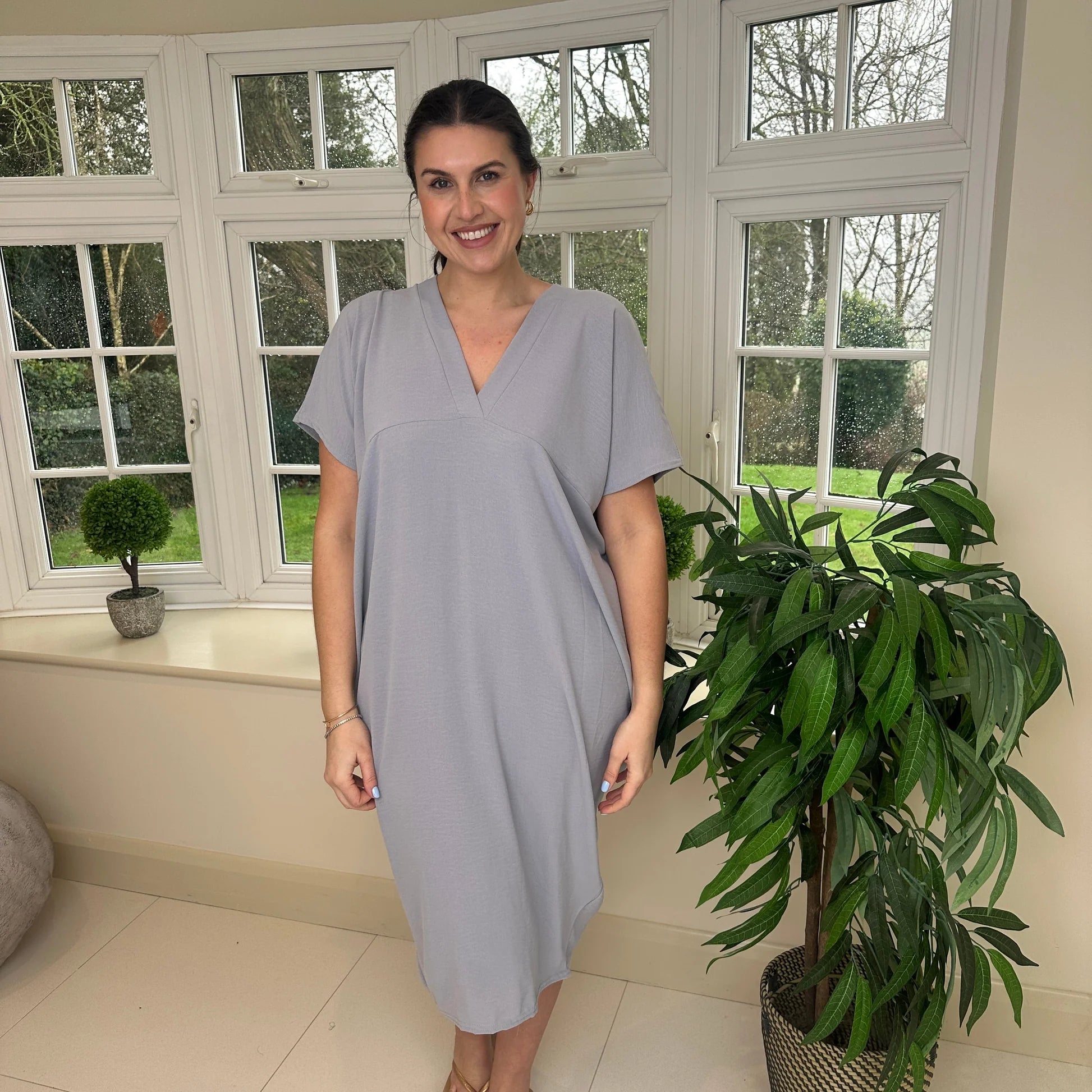 Kleid mit V-Ausschnitt | Unser Bestseller 2024