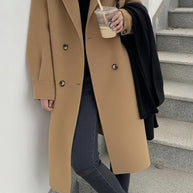 Elegante und lässige Winterkleid