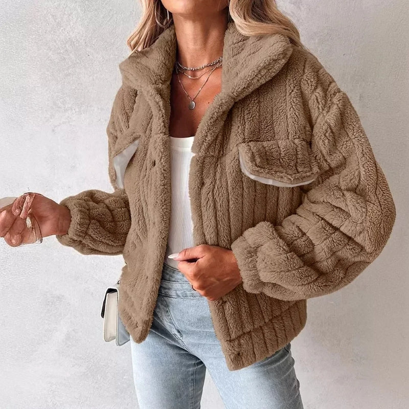 WW | Damen Teddy Jacke mit Oversized Passform und Umklappkragen