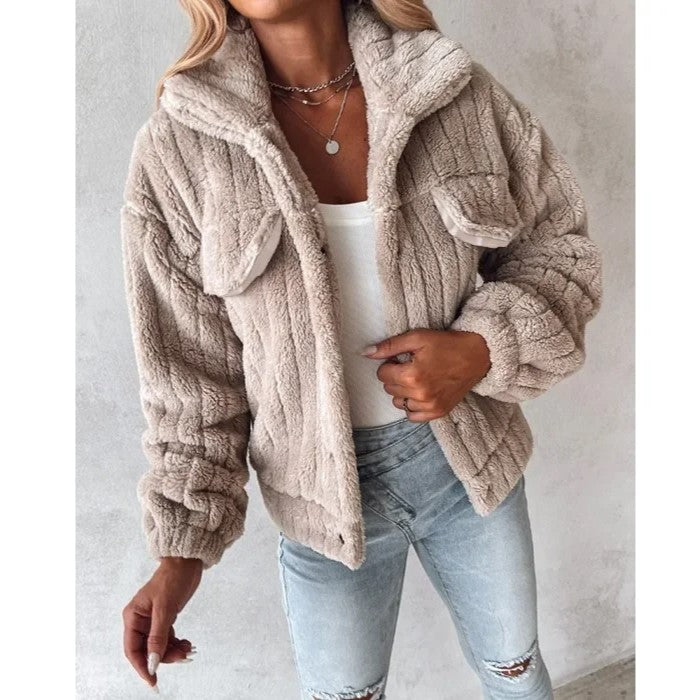 WW | Damen Teddy Jacke mit Oversized Passform und Umklappkragen