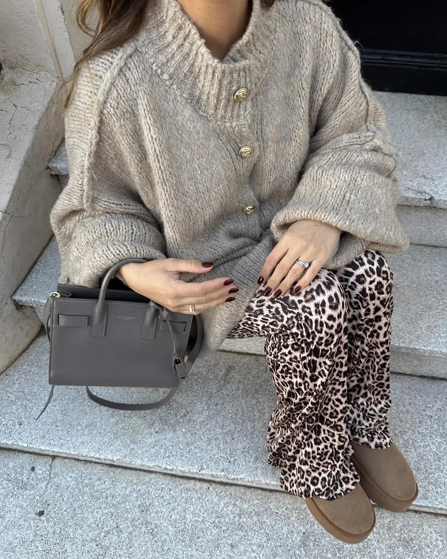 WW | gestrickte Damen Strickjacke mit hohem Kragen und weitem Schnitt