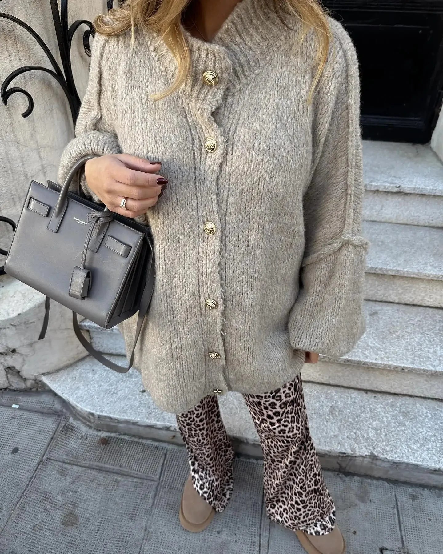 WW | gestrickte Damen Strickjacke mit hohem Kragen und weitem Schnitt