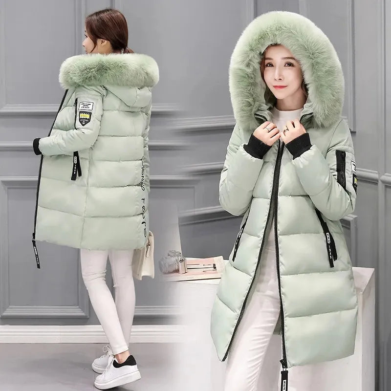 Damen-Steppjacke mit Kapuze und großem Pelzkragen