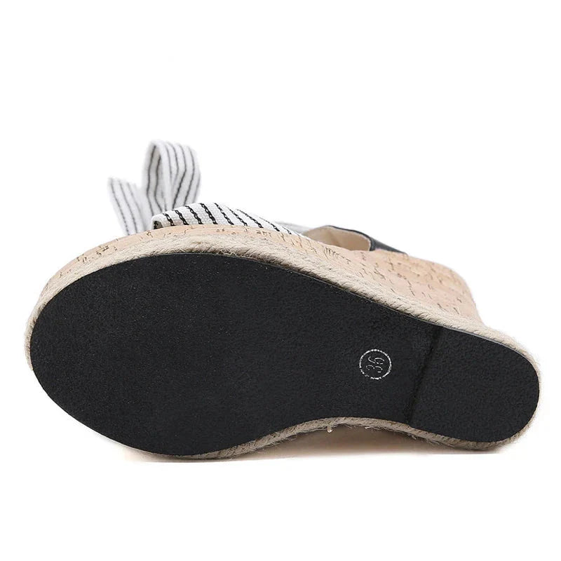 WW | Verwickelte Lügen Pumpe Sandalen