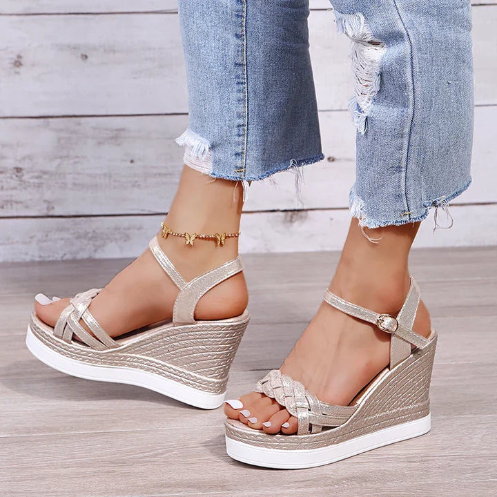 W&W Mode | Better Off That Way Wedges Sandalen