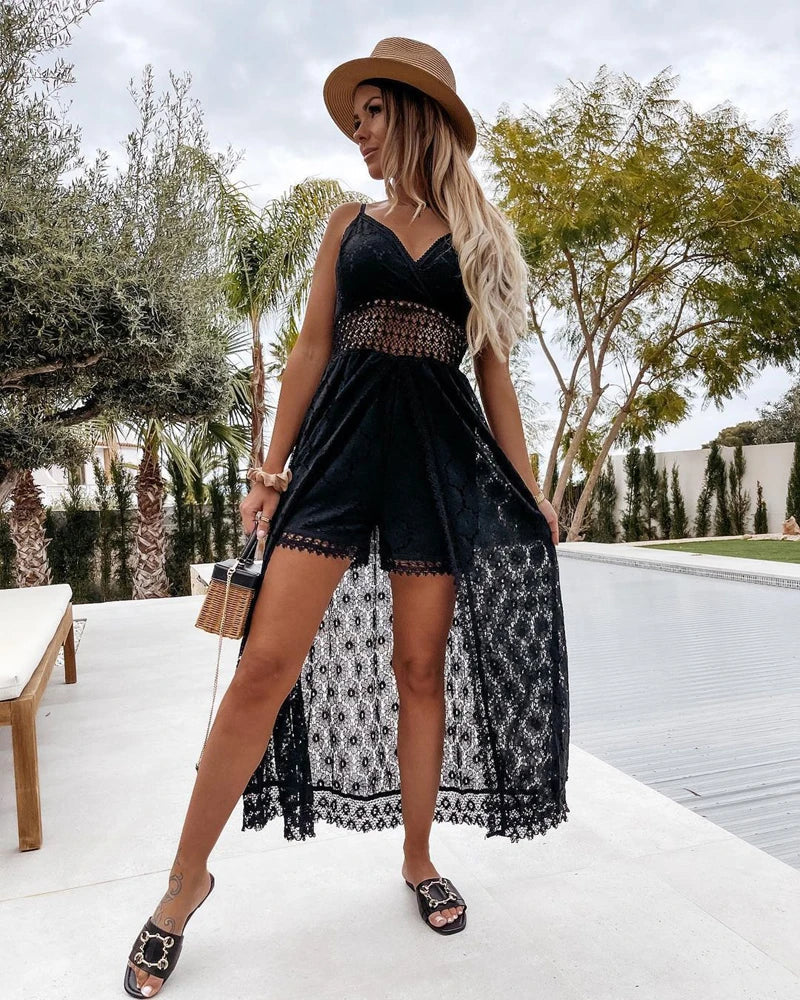Damen Jumpsuit mit Spitzendesign und figurbetonenden Linien
