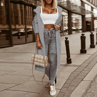 WW Kuscheliger Kapuzen-Kuschelmantel: Damen Strickjacke mit Buchstaben-Print