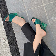 WW | Immer wenn du wie Pump Sandalen handelst