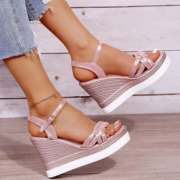 W&W Mode | Better Off That Way Wedges Sandalen