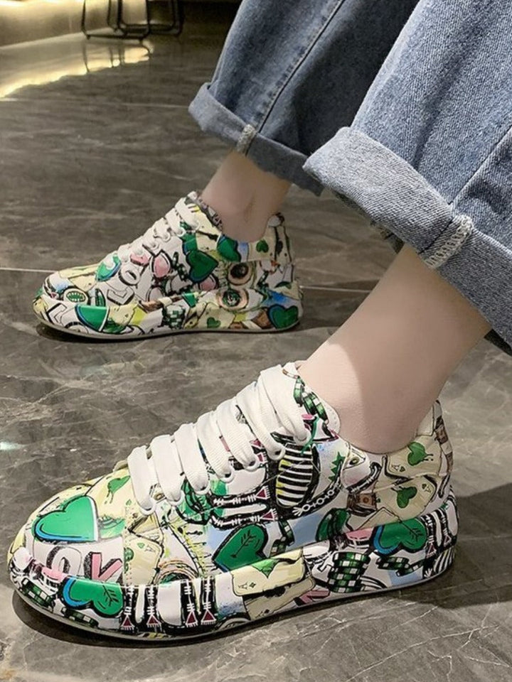 W&W Mode | Lässige Sneakers im Graffiti-Stil für Frauen