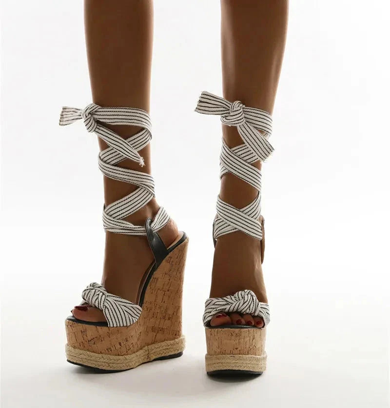 WW | Verwickelte Lügen Pumpe Sandalen