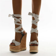 WW | Verwickelte Lügen Pumpe Sandalen