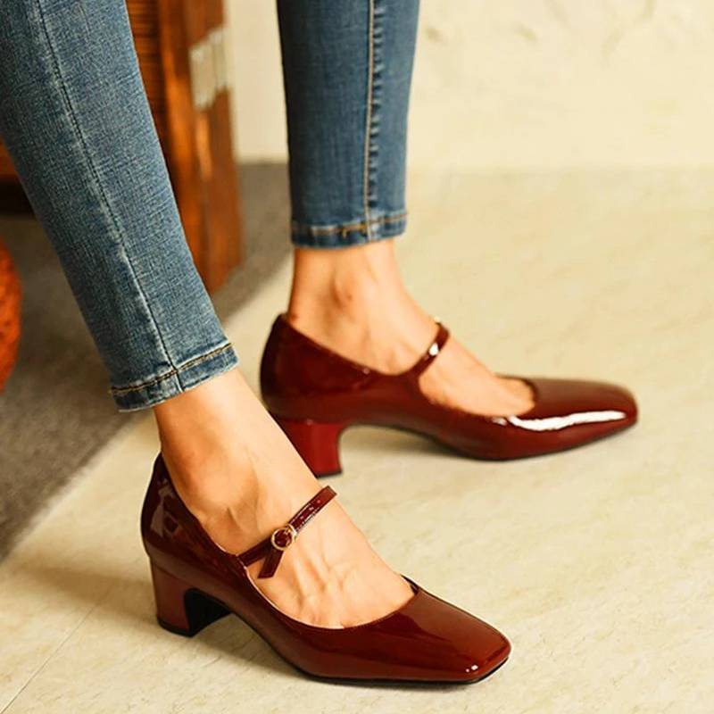 WW | Schuhe mit Glänzendem Blockabsatz