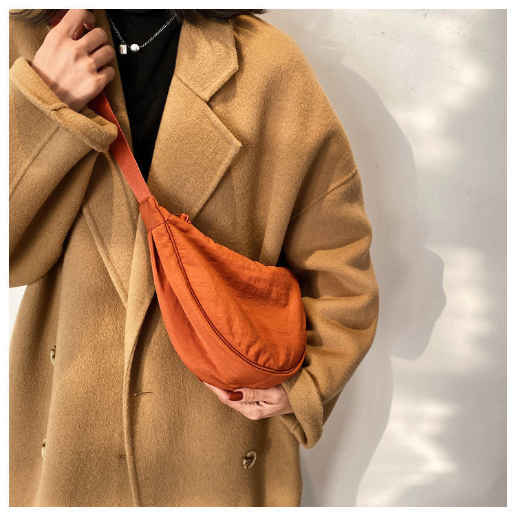 Halbmond-Crossbody-Tasche