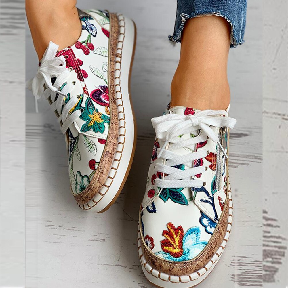 WW | Orthopädische Turnschuhe mit Blumendruck und Schnürsenkeln