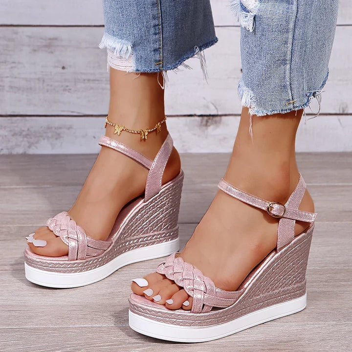 W&W Mode | Better Off That Way Wedges Sandalen