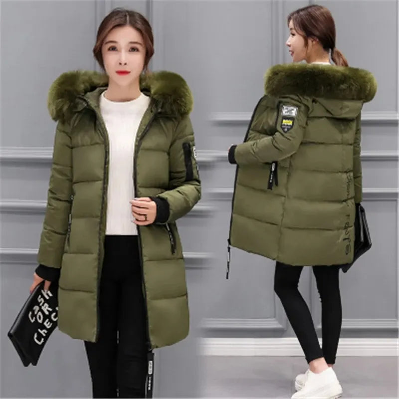 Damen-Steppjacke mit Kapuze und großem Pelzkragen