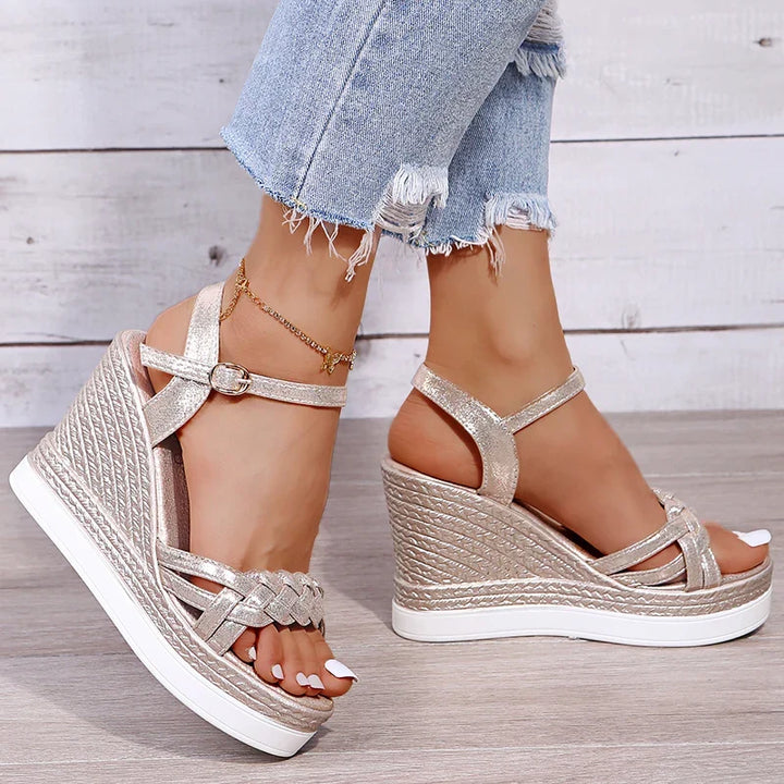 W&W Mode | Better Off That Way Wedges Sandalen