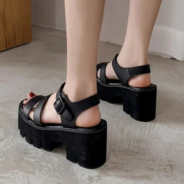 WW | Schwarze Plattform Chunky Sandalen