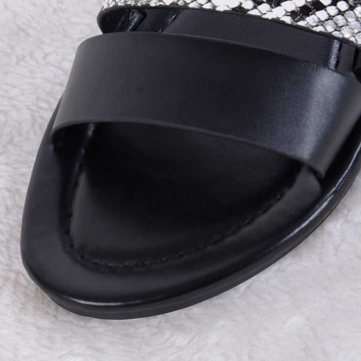 Flache Gladiator-Sandalen mit Leopardenmuster