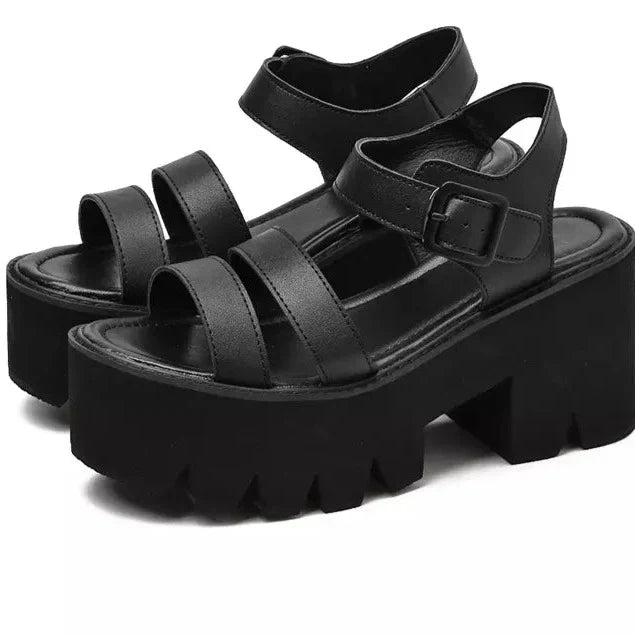 WW | Schwarze Plattform Chunky Sandalen