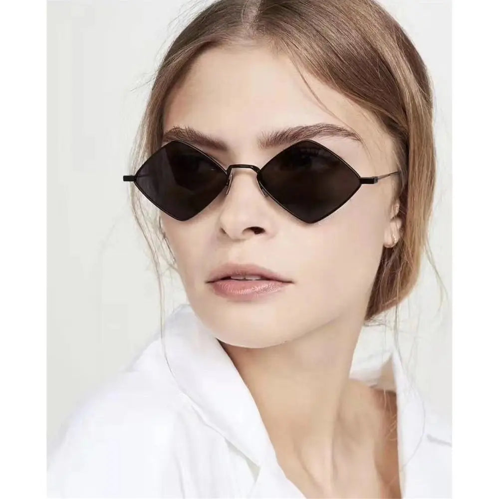 WW | Quadratische Sonnenbrille Für Damen Kühn & Trendy