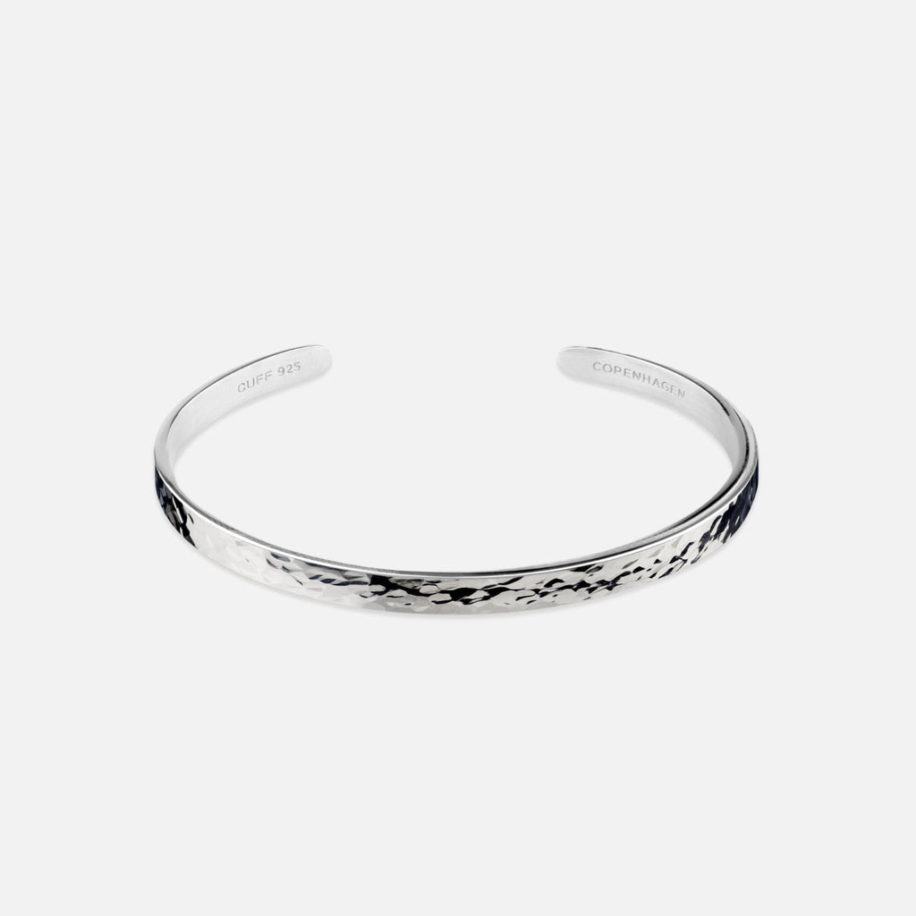 WW | Schlankes Silberarmband Mit Gehämmertem Muster Für Herren