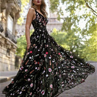 WW | Elegantes Abendkleid mit Blumenstickerei