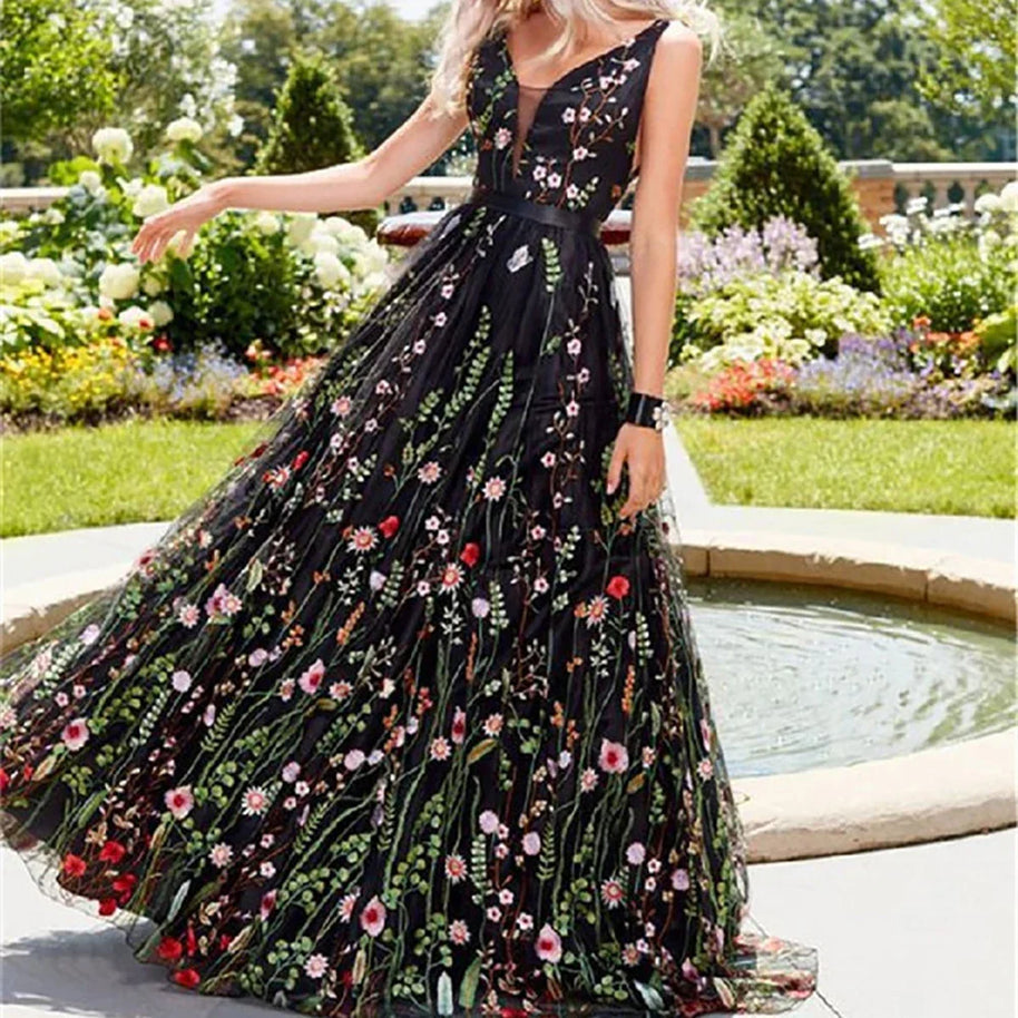 WW | Elegantes Abendkleid mit Blumenstickerei
