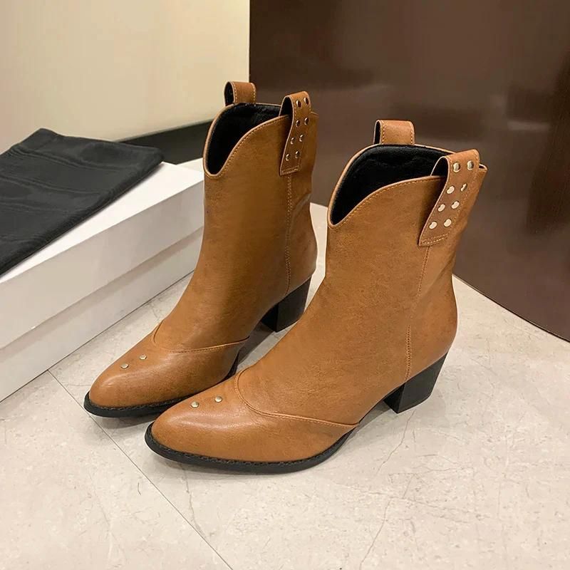 WW | Tapse Stiefeletten Mit Nieten