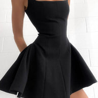 WW | Einfarbiges Mini-Kleid mit Plissee und Rüschen für Frauen