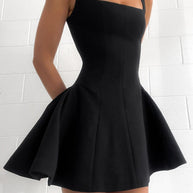 WW | Einfarbiges Mini-Kleid mit Plissee und Rüschen für Frauen
