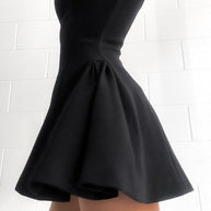 WW | Einfarbiges Mini-Kleid mit Plissee und Rüschen für Frauen