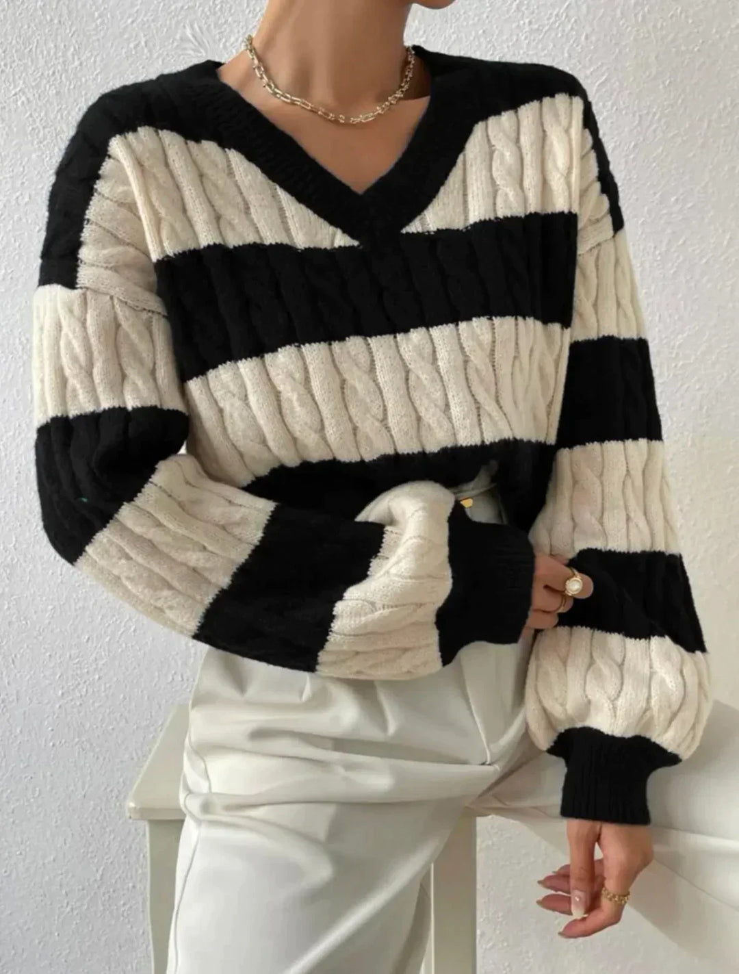 Damen-Pullover mit Streifenmuster und V-Ausschnitt