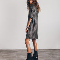 WW | Das dunkel glitzernde Leinenkleid