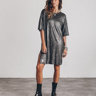 WW | Das dunkel glitzernde Leinenkleid